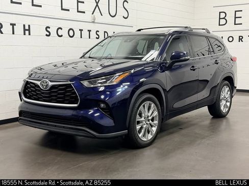 Used 2021 Toyota Highlander Limited FWD image 8