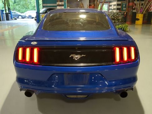 Used 2017 Ford Mustang Coupe RWD image 9