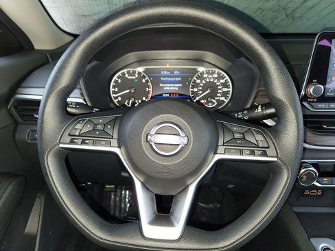 Used 2025 Nissan Altima 2.5 SV image 22