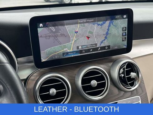 Used 2021 Mercedes-Benz GLC 300 4MATIC image 3