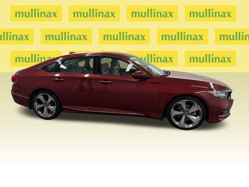 Used 2018 Honda Accord Touring image 2