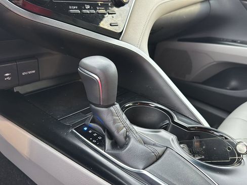 Used 2018 Toyota Camry SE w/ Convenience Package image 24