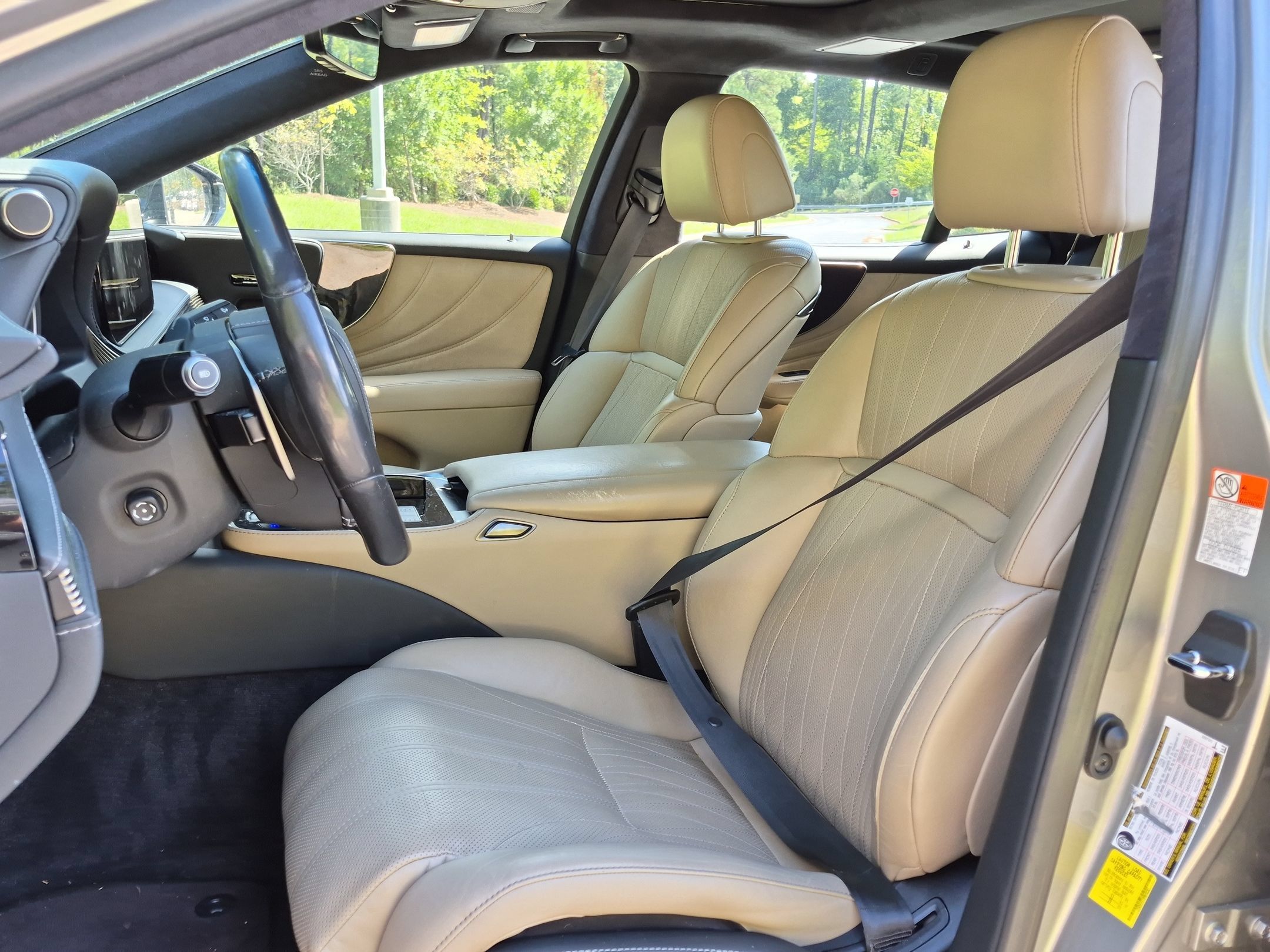 Used 2023 Lexus LS 500 w/ Interior Upgrade Package RWD image 5