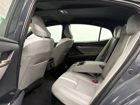 Used 2025 Toyota Camry SE w/ Convenience Package FWD image 14