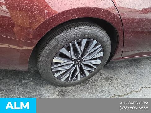 Used 2025 Nissan Altima 2.5 SV FWD image 14