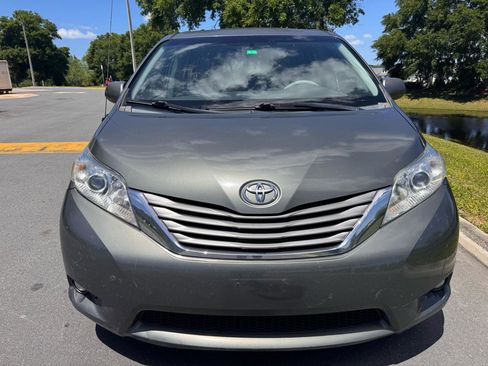 Used 2014 Toyota Sienna XLE image 29