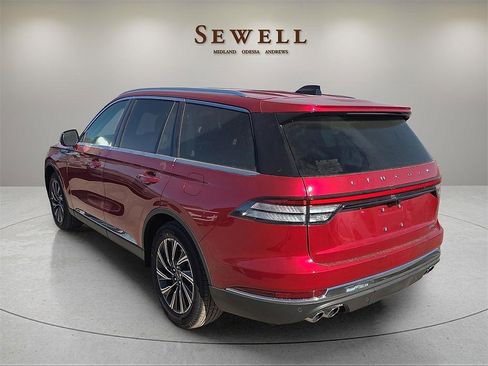 New 2026 Lincoln Aviator Premiere image 3