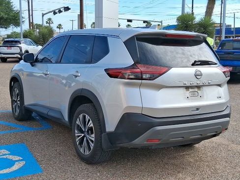 Used 2023 Nissan Rogue SV image 4