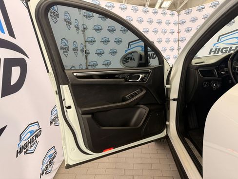 Used 2016 Porsche Macan S image 14