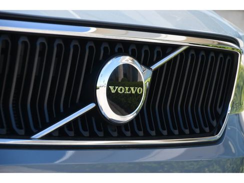 Certified 2023 Volvo XC40 B5 Core w/ Convenience Package AWD/4WD image 10