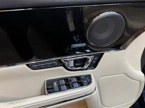 Used 2016 Jaguar XJ L Portfolio image 17