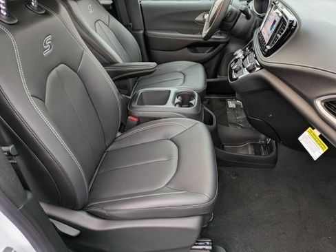 New 2026 Chrysler Pacifica Select w/ S Appearance Package FWD image 35