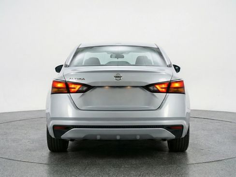 Used 2025 Nissan Altima 2.5 SV image 7