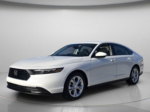 Used 2025 Honda Accord LX image 8