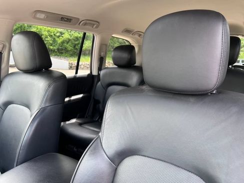 Used 2024 Nissan Armada SL w/ Captain's Chairs Package AWD/4WD image 16