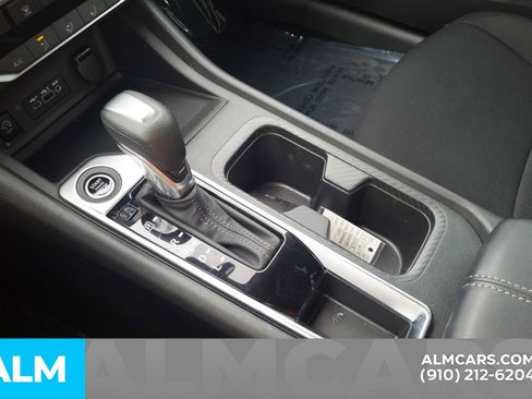 Used 2025 Nissan Sentra SV w/ Trunk Package image 11