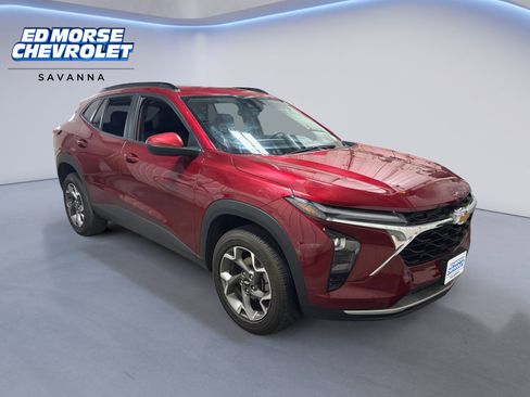 Used 2025 Chevrolet Trax LT image 7