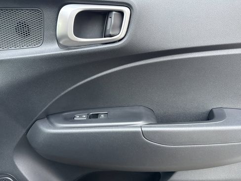 Certified 2024 Hyundai Venue SEL image 18