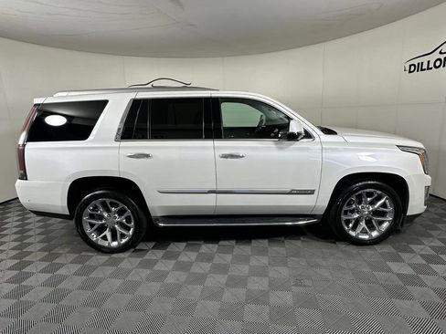 Used 2018 Cadillac Escalade Premium Luxury AWD/4WD image 10