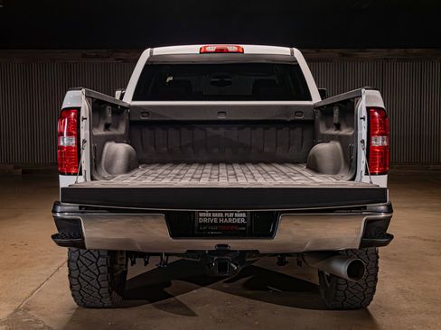 Used 2018 GMC Sierra 2500 SLE w/ Suspension Package, Off-Road AWD/4WD image 8