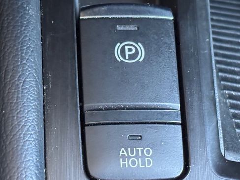 Used 2025 Nissan Kicks SR image 34