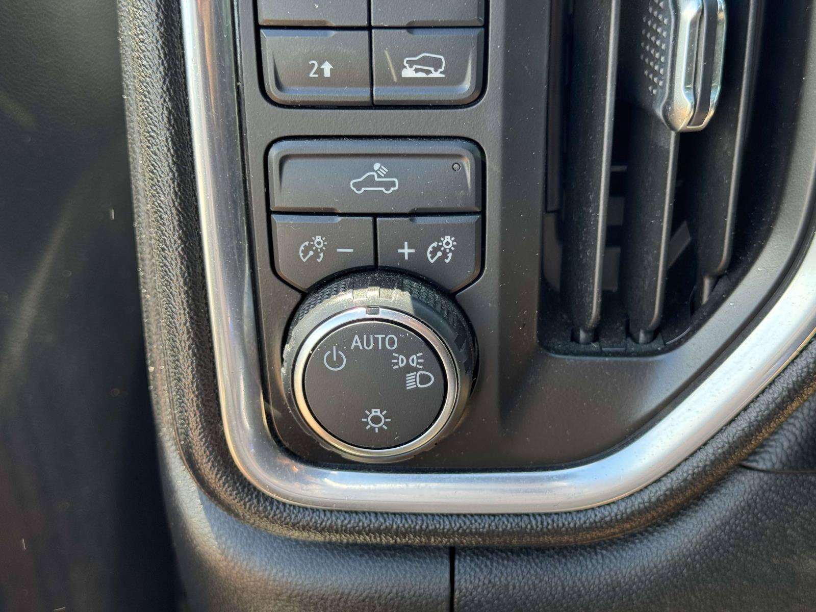 Used 2020 Chevrolet Silverado 1500 LT w/ All-Star Edition AWD/4WD image 26