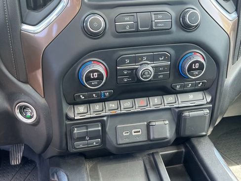Used 2020 Chevrolet Silverado 2500 High Country w/ Technology Package AWD/4WD image 32
