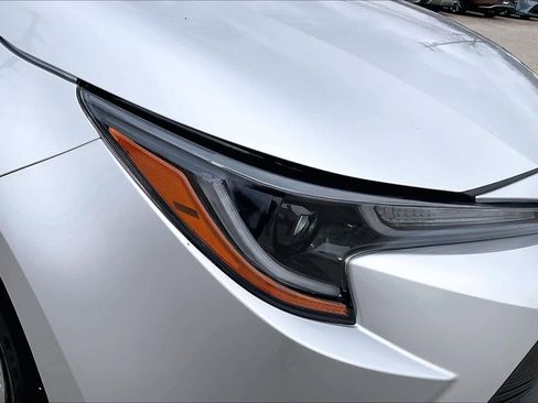 Used 2025 Toyota Corolla LE image 27
