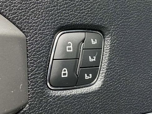 Certified 2021 Ford F250 Platinum w/ FX4 Off-Road Package image 22