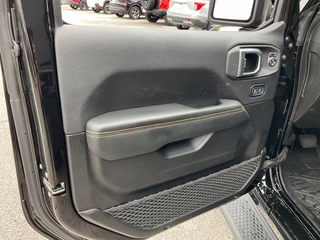 Used 2025 Jeep Wrangler Unlimited Sahara w/ Safety Group AWD/4WD image 6