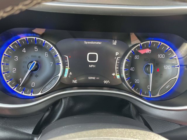 Used 2024 Chrysler Pacifica Touring-L FWD image 19