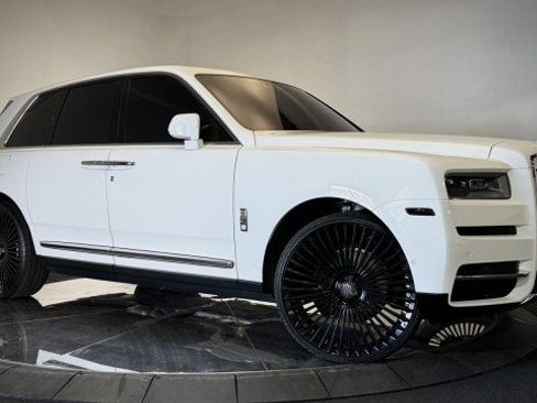 Used 2020 Rolls-Royce Cullinan AWD/4WD image 2
