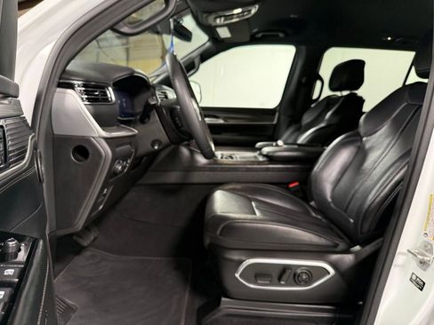 Used 2024 Jeep Wagoneer L Series II image 10