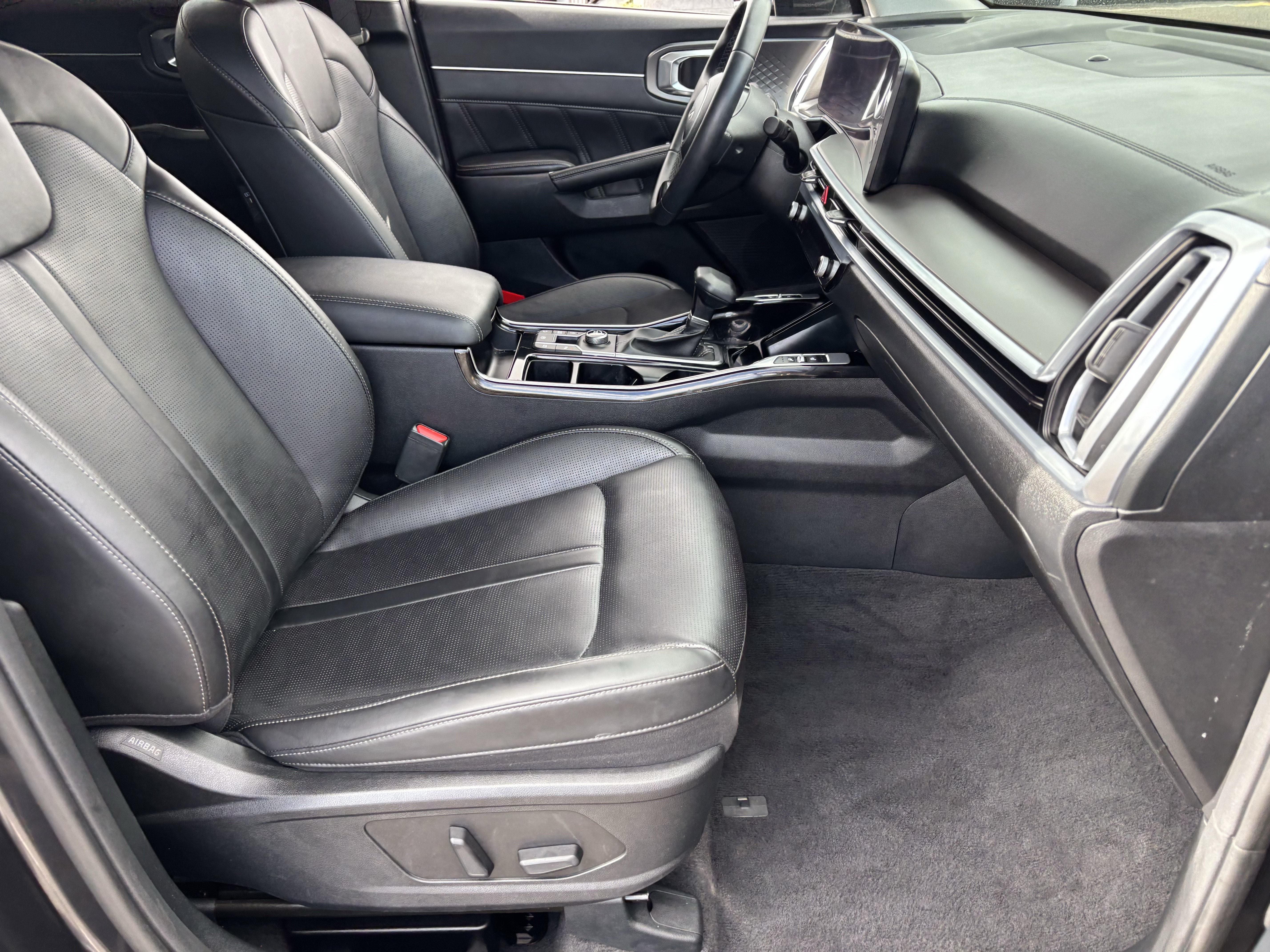 Used 2025 Kia Sorento SX FWD image 9