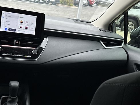 Used 2025 Toyota Corolla LE image 25