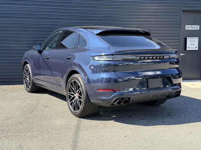 Used 2026 Porsche Cayenne S AWD/4WD image 3