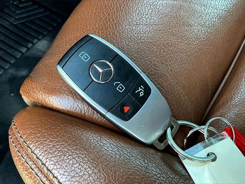 Used 2020 Mercedes-Benz GLC 43 AMG 4MATIC image 31