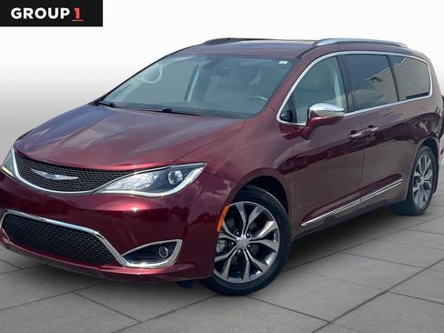 Used 2017 Chrysler Pacifica Limited w/ UConnect Theater Package FWD image 1