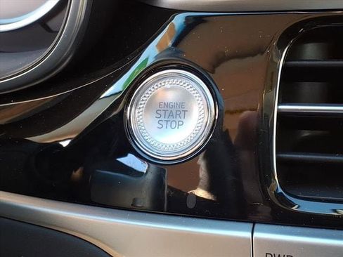 Used 2025 Genesis G70 2.5T image 18