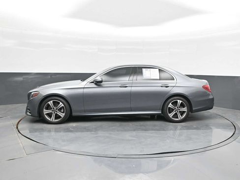 Used 2019 Mercedes-Benz E 300 4MATIC image 4