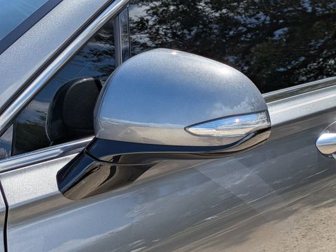 Used 2019 Hyundai Santa Fe Limited w/ Cargo Package image 11