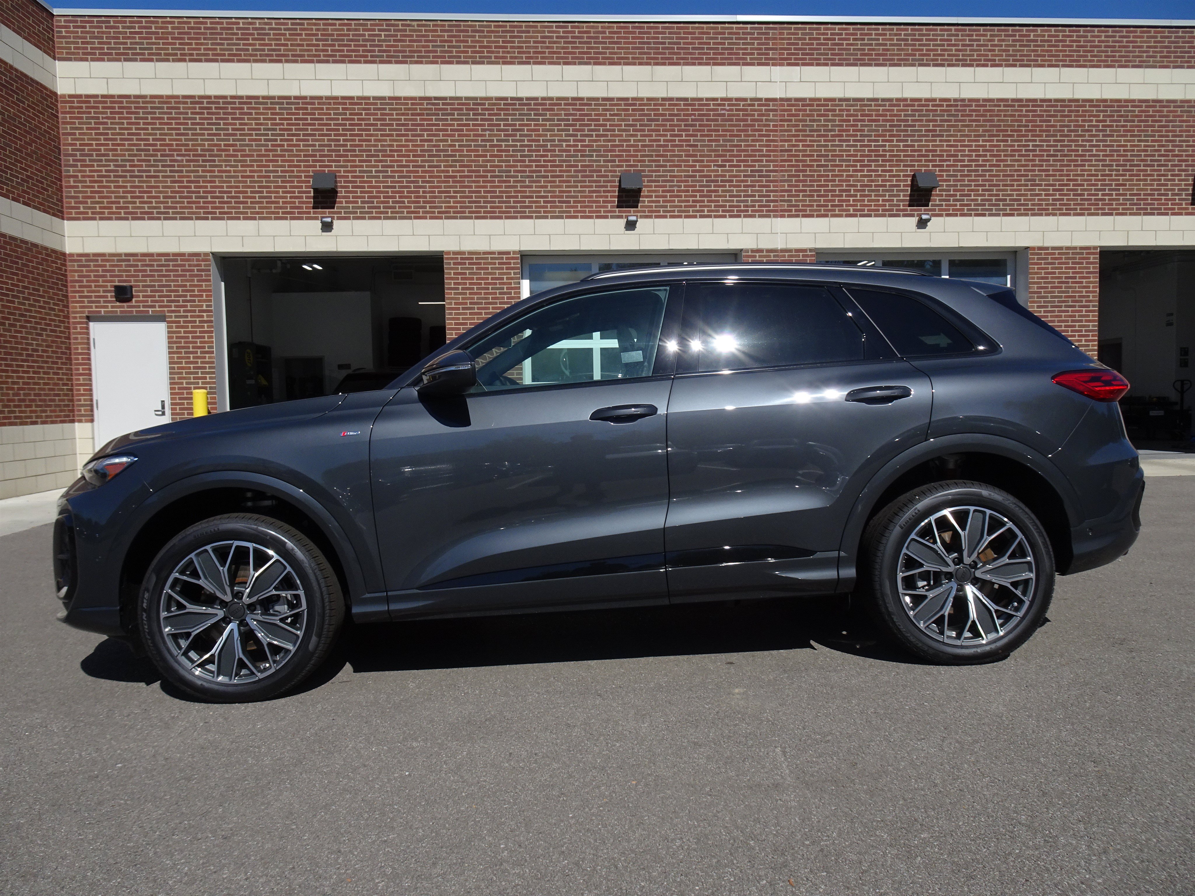 New 2026 Audi Q5 Premium Plus AWD/4WD image 2
