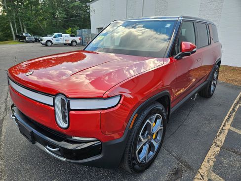 Used 2023 Rivian R1S Launch Edition Quad AWD/4WD image 1