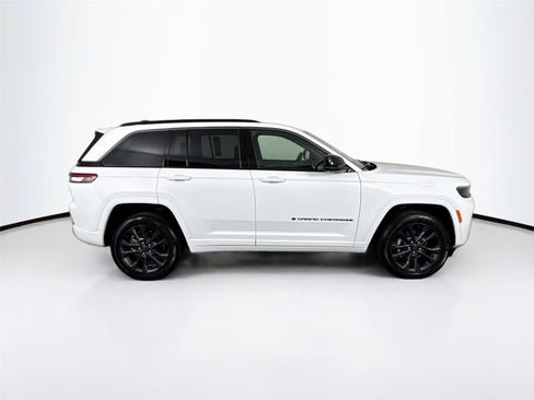 Used 2026 Jeep Grand Cherokee Limited AWD/4WD image 11