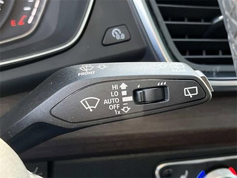 Used 2022 Audi Q5 2.0T Premium w/ Convenience Package image 44
