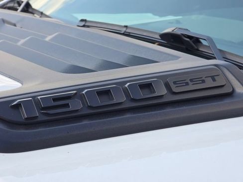 Used 2025 RAM 1500 Laramie w/ Night Edition AWD/4WD image 31