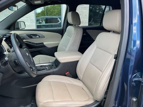 Used 2023 Chevrolet Traverse LT FWD image 15