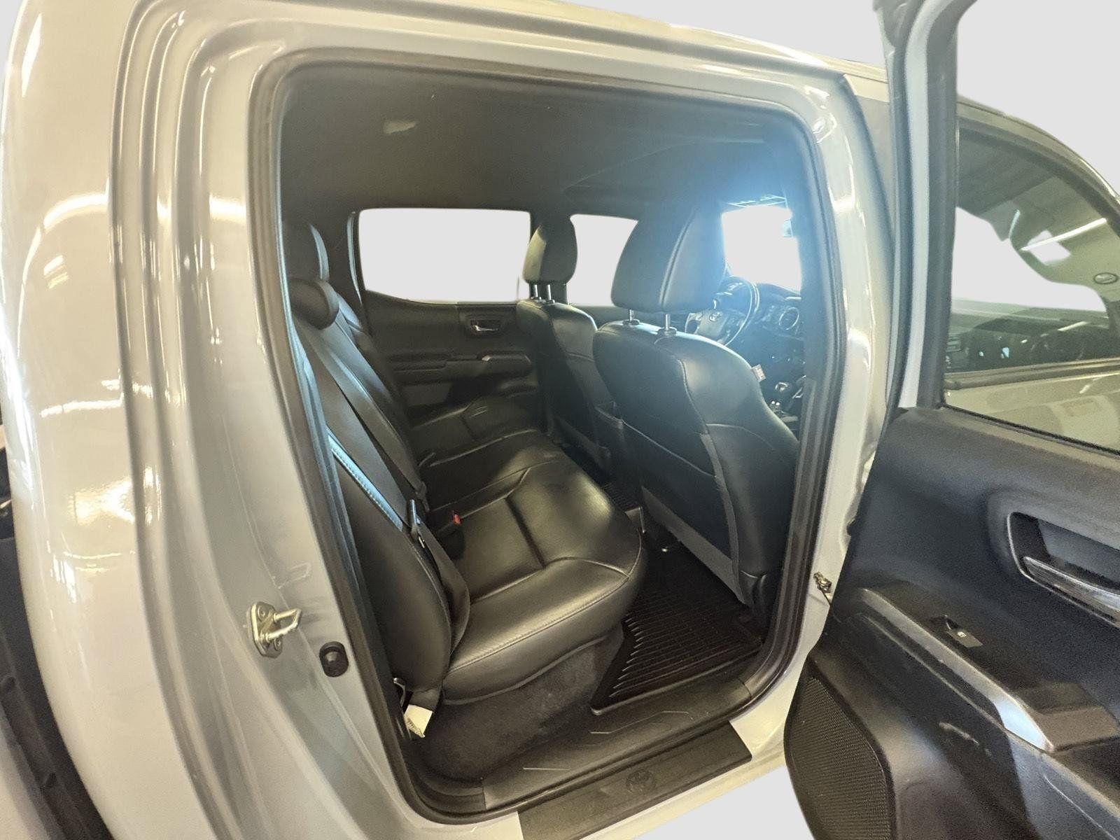 Used 2019 Toyota Tacoma TRD Off-Road AWD/4WD image 16