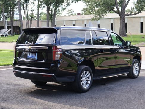 Used 2023 Chevrolet Suburban LS RWD image 5
