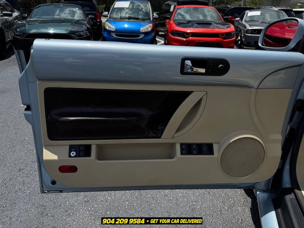 Used 2010 Volkswagen Beetle Convertible FWD image 21